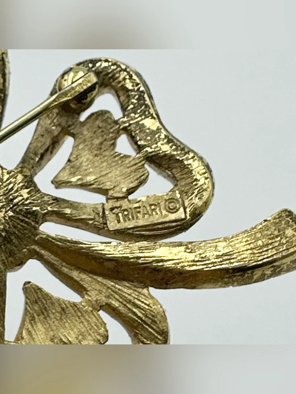 Crown Trifari Signed Lucky 4 Leaf Clover Gold Tone Brooch